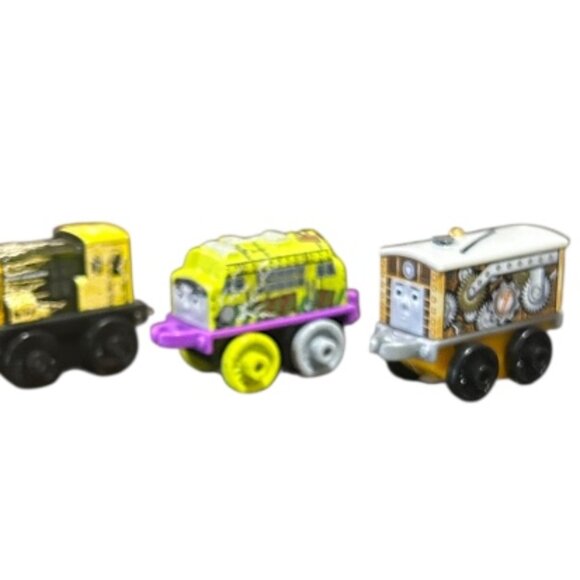 Lot of 32 Thomas & Friends Minis Trains Frozen Tootsie Roll Blow Pop Toys Small - Picture 8 of 10